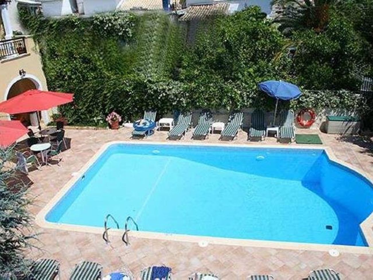 Balaris Apartments