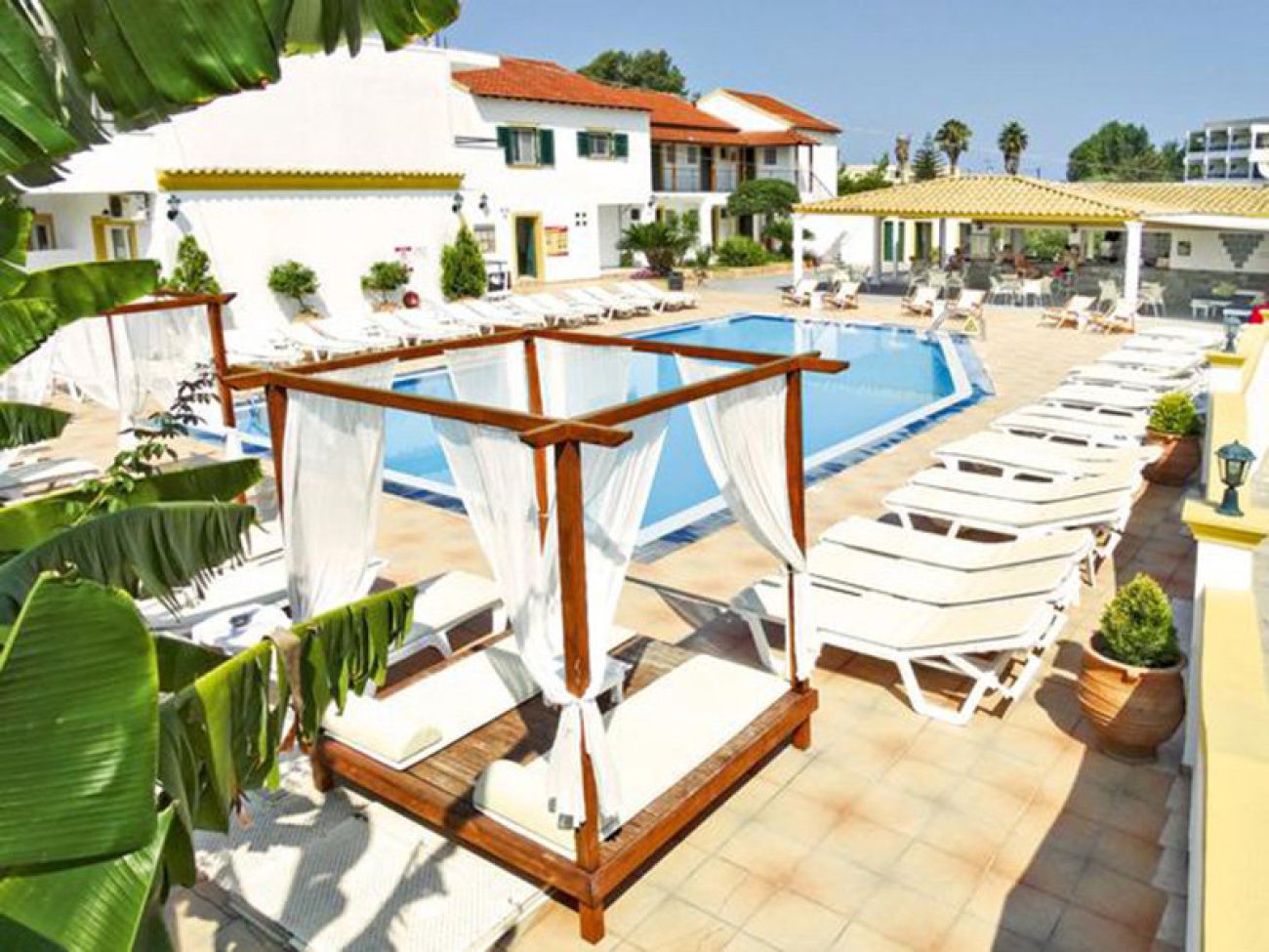Oasis Beach Club 3*