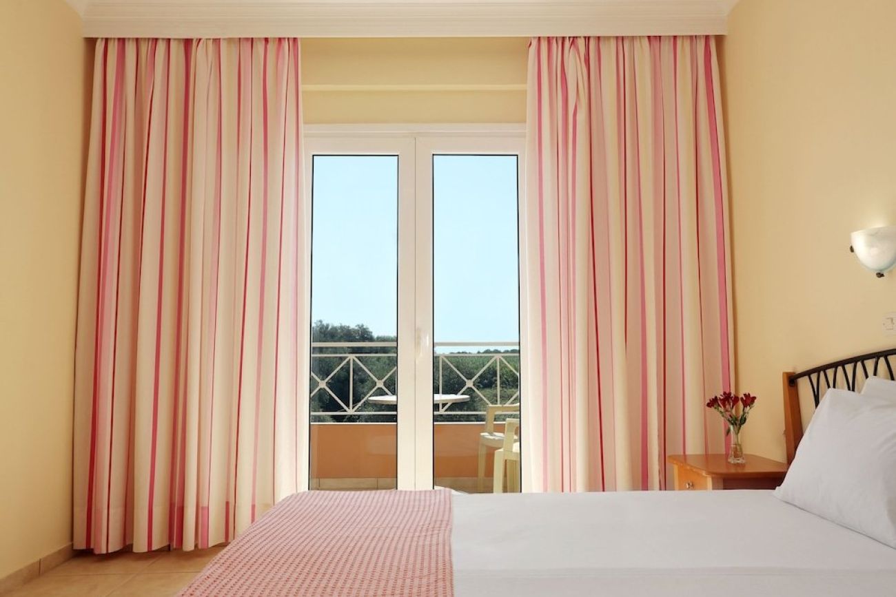 Kavos Plaza Resort 3*