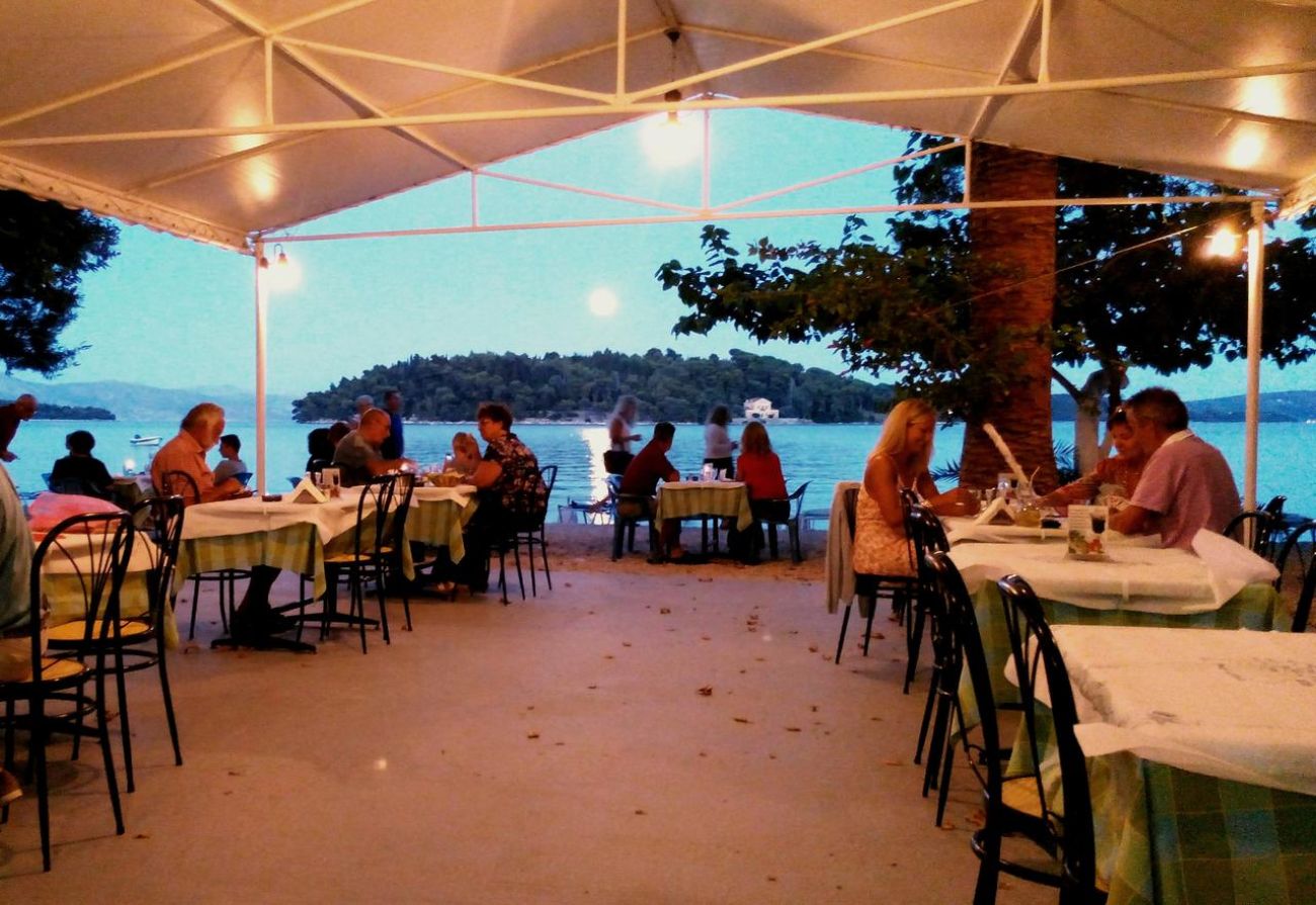 Avra Beach Hotel 3*
