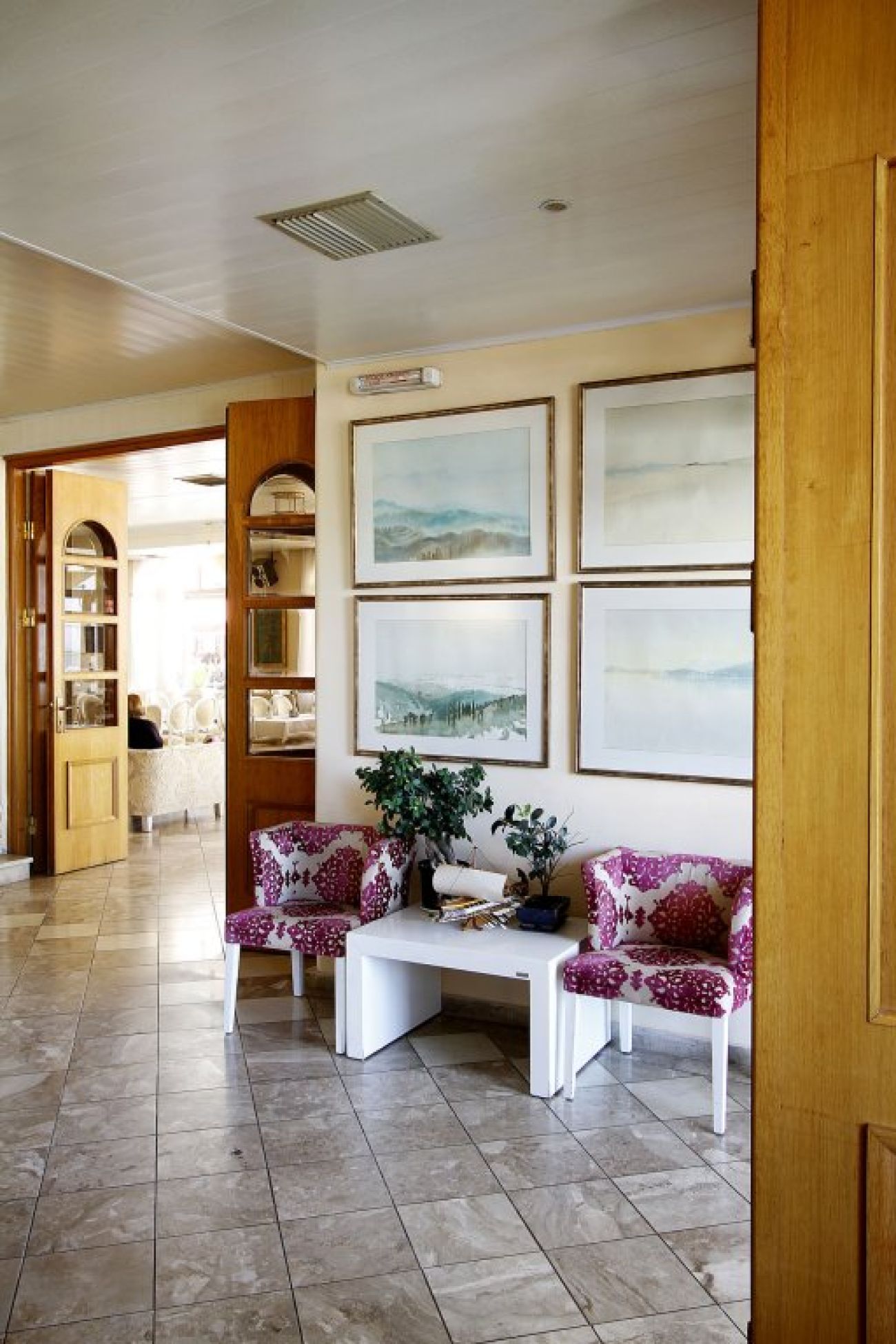 Nirikos Hotel 2*