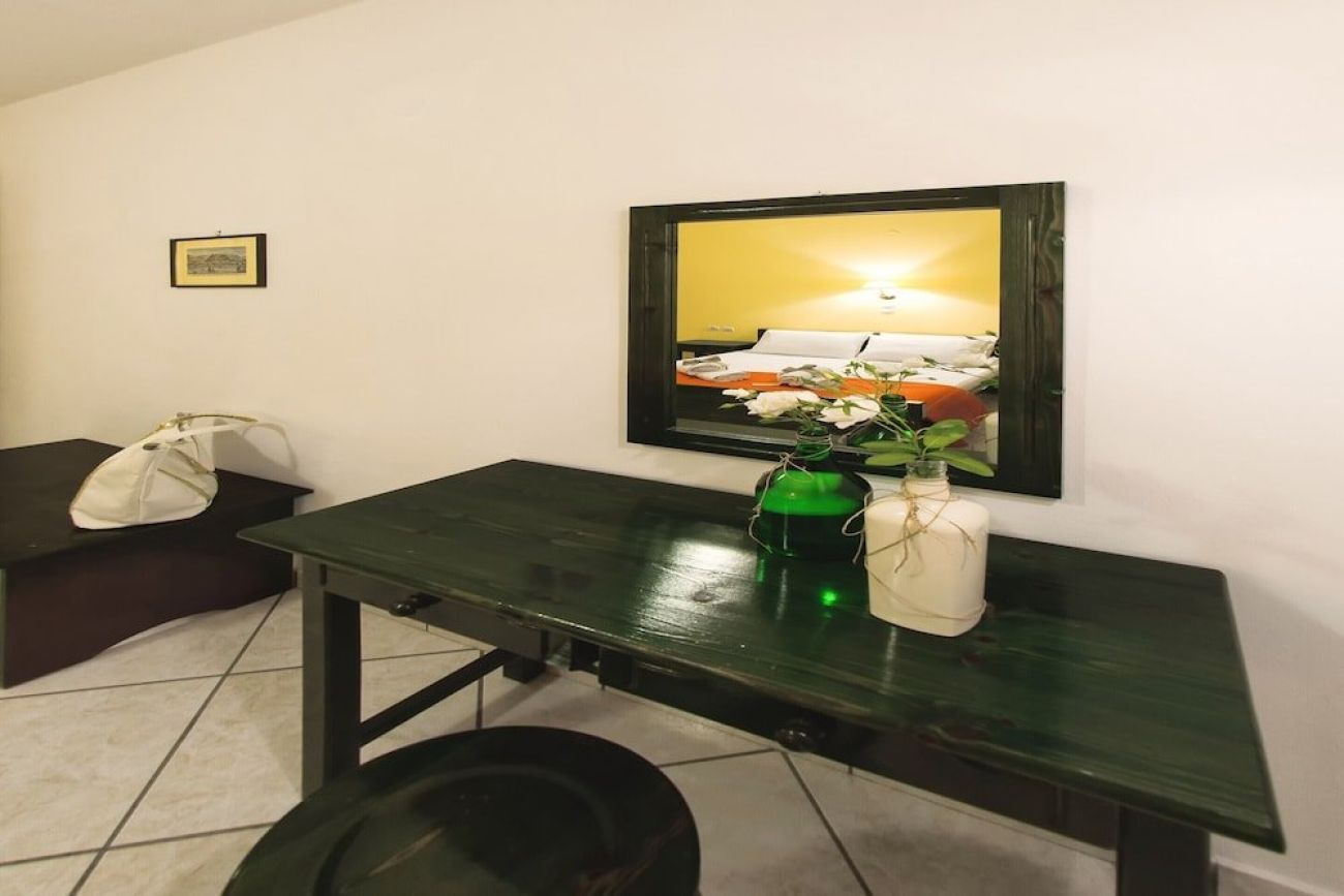 Remezzo Apartments & Studios