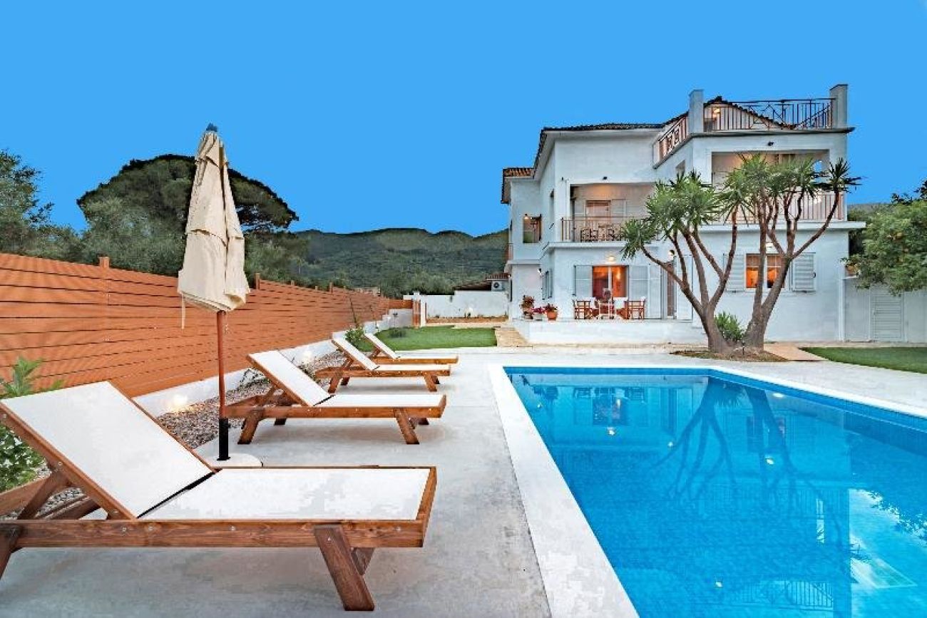 Villa Status 4*