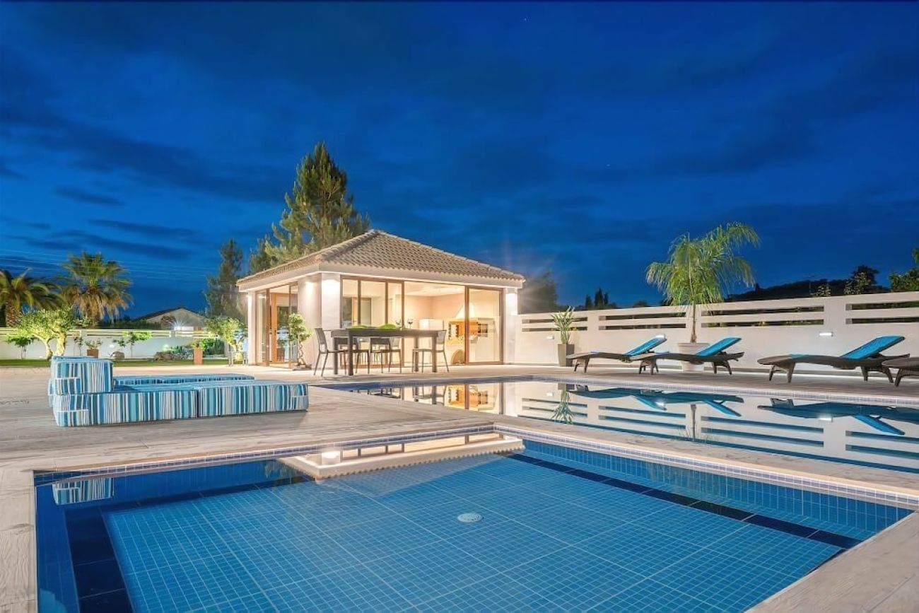 Ostria Luxury Villa 4*