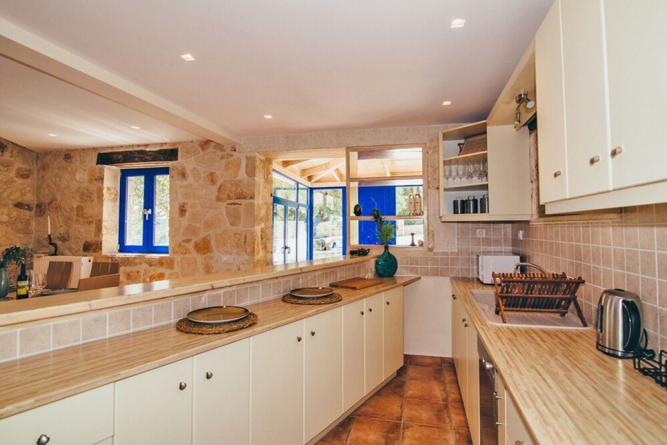 VILLA VAKIS 3*