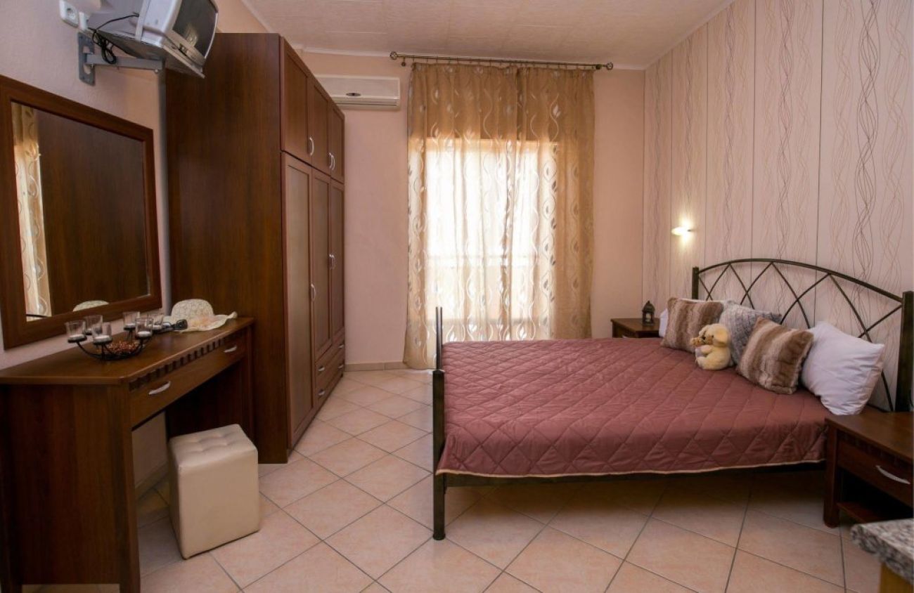 Markos Studios 3*