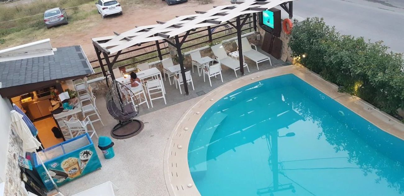 Hatzoudis Luxury Suites 4*