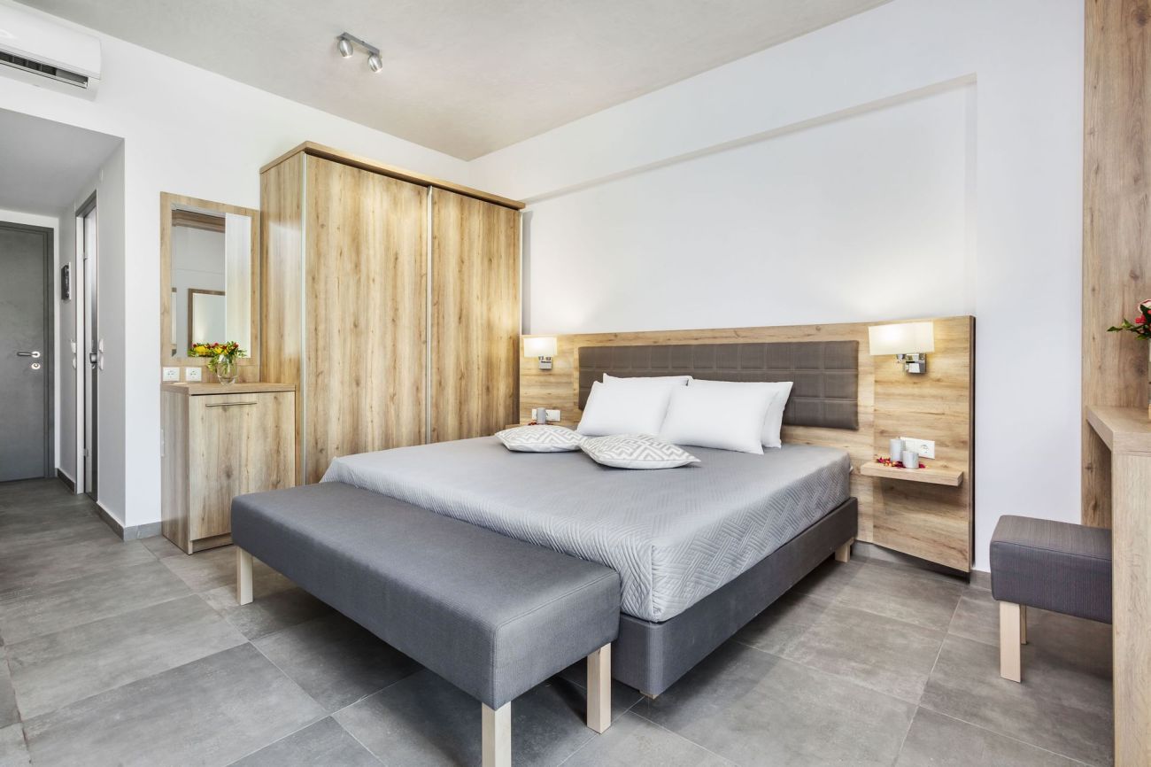 Iris Hotel 3*