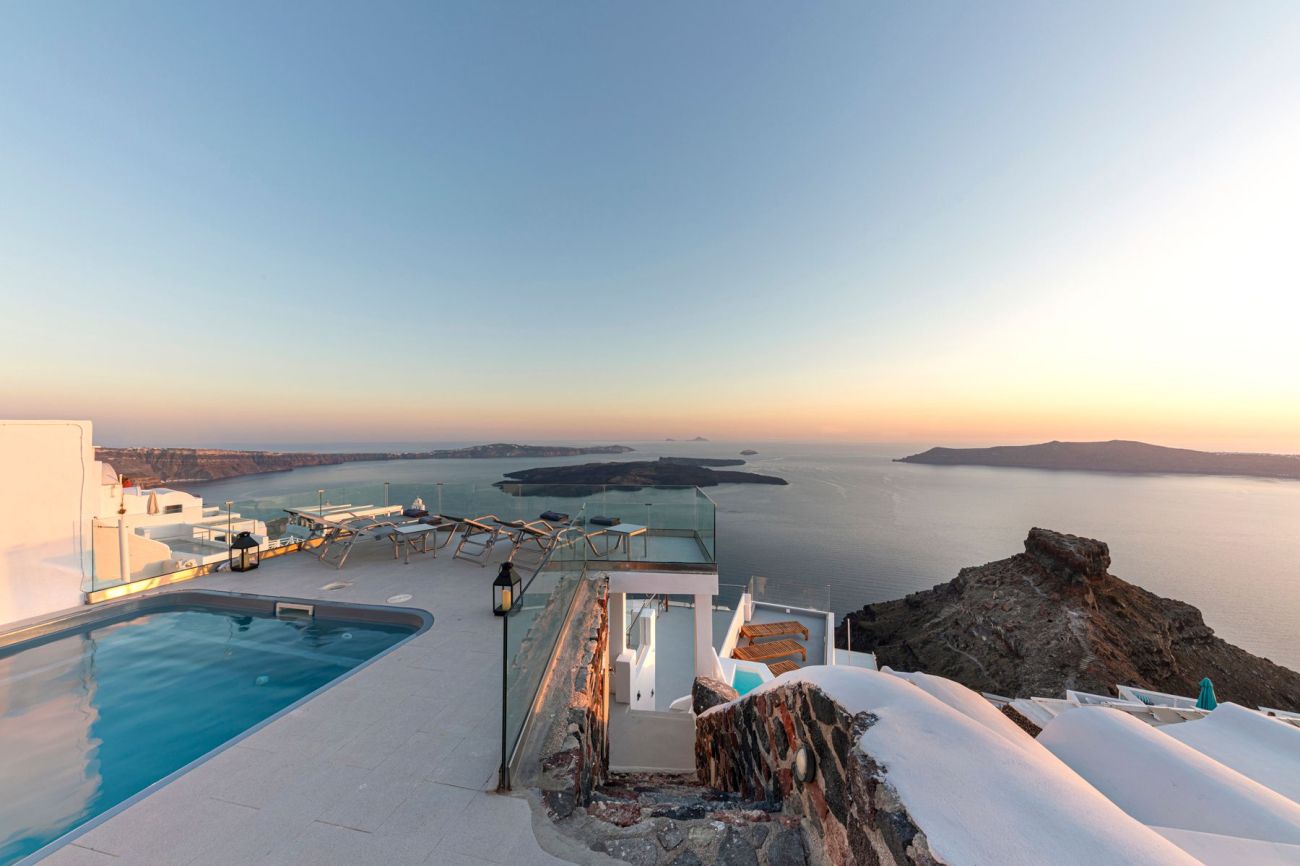 Pearl on the Cliff Hotel & Suites 4*