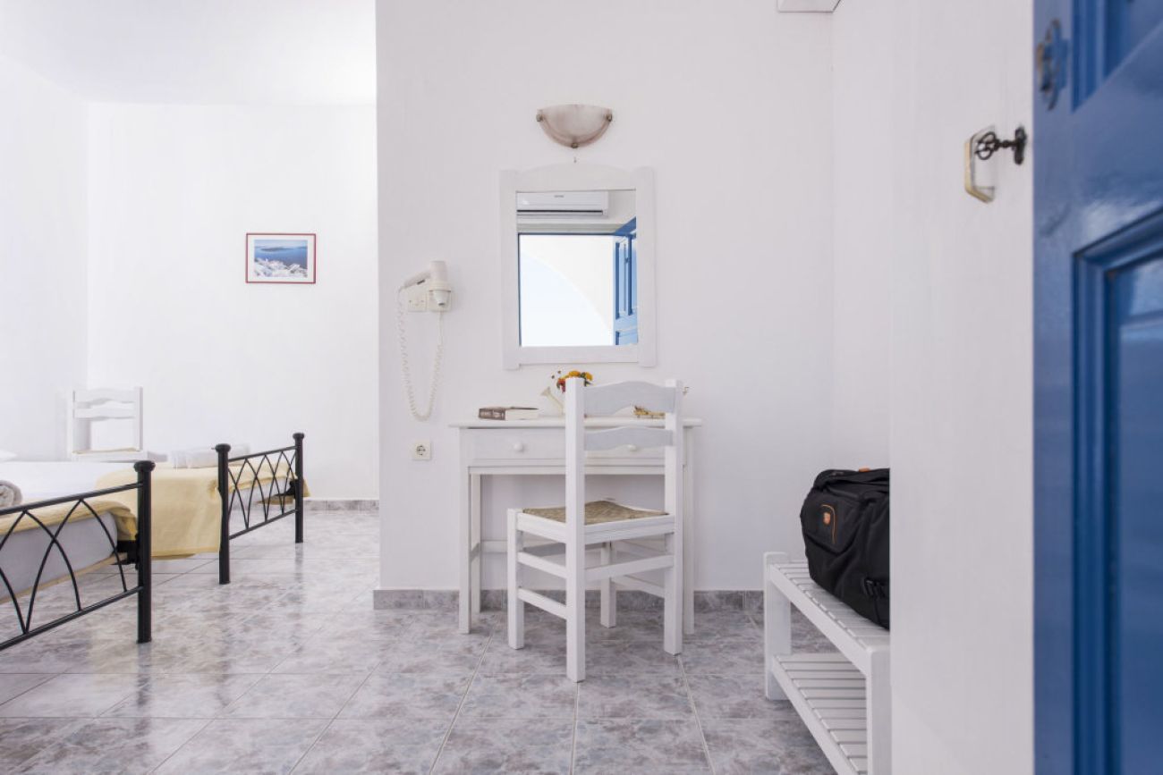 Thira's Dolphin 3*