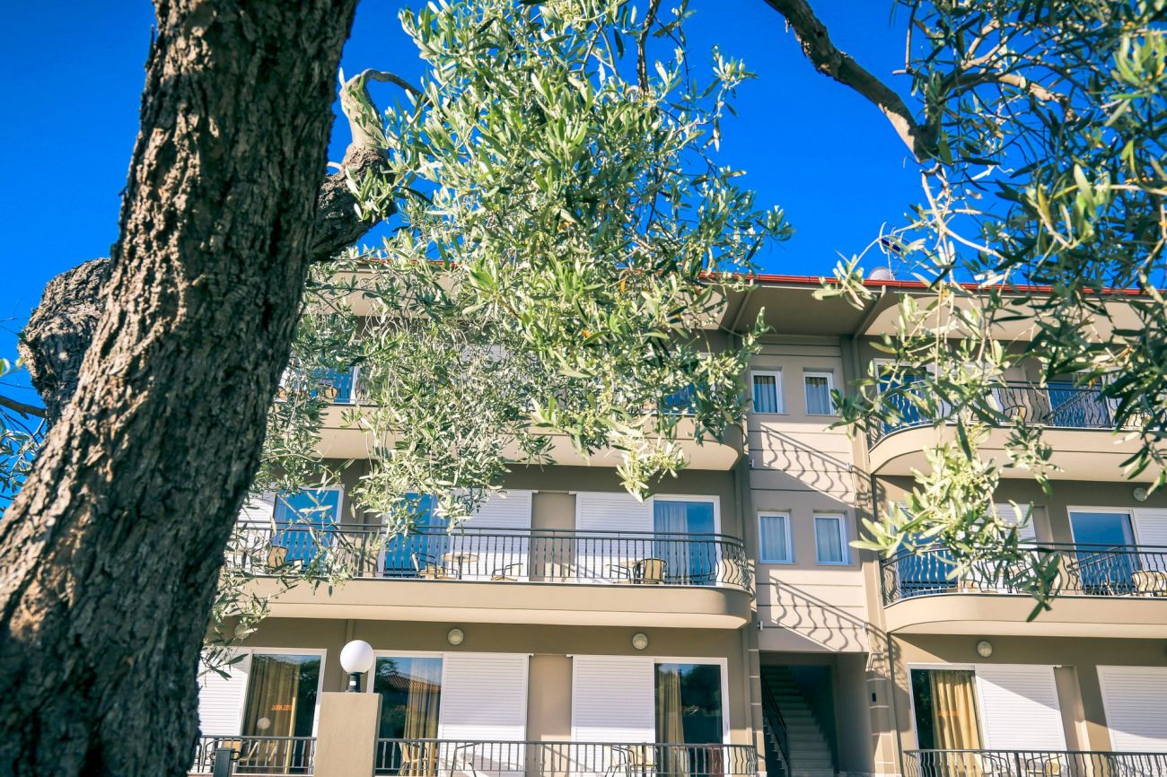 Royal Hotel and Suites 4*