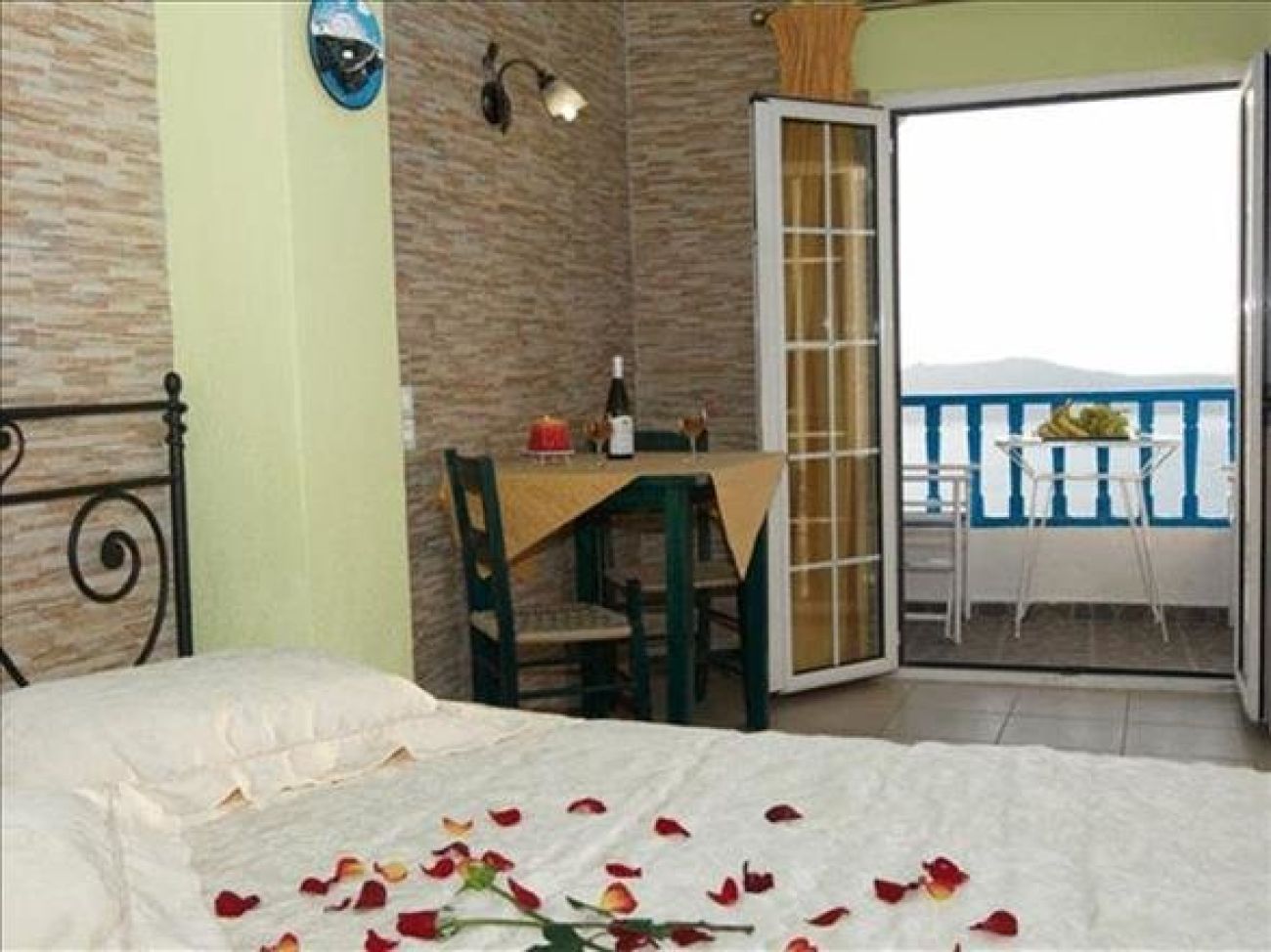 Kafieris Apartments - on the Cliff