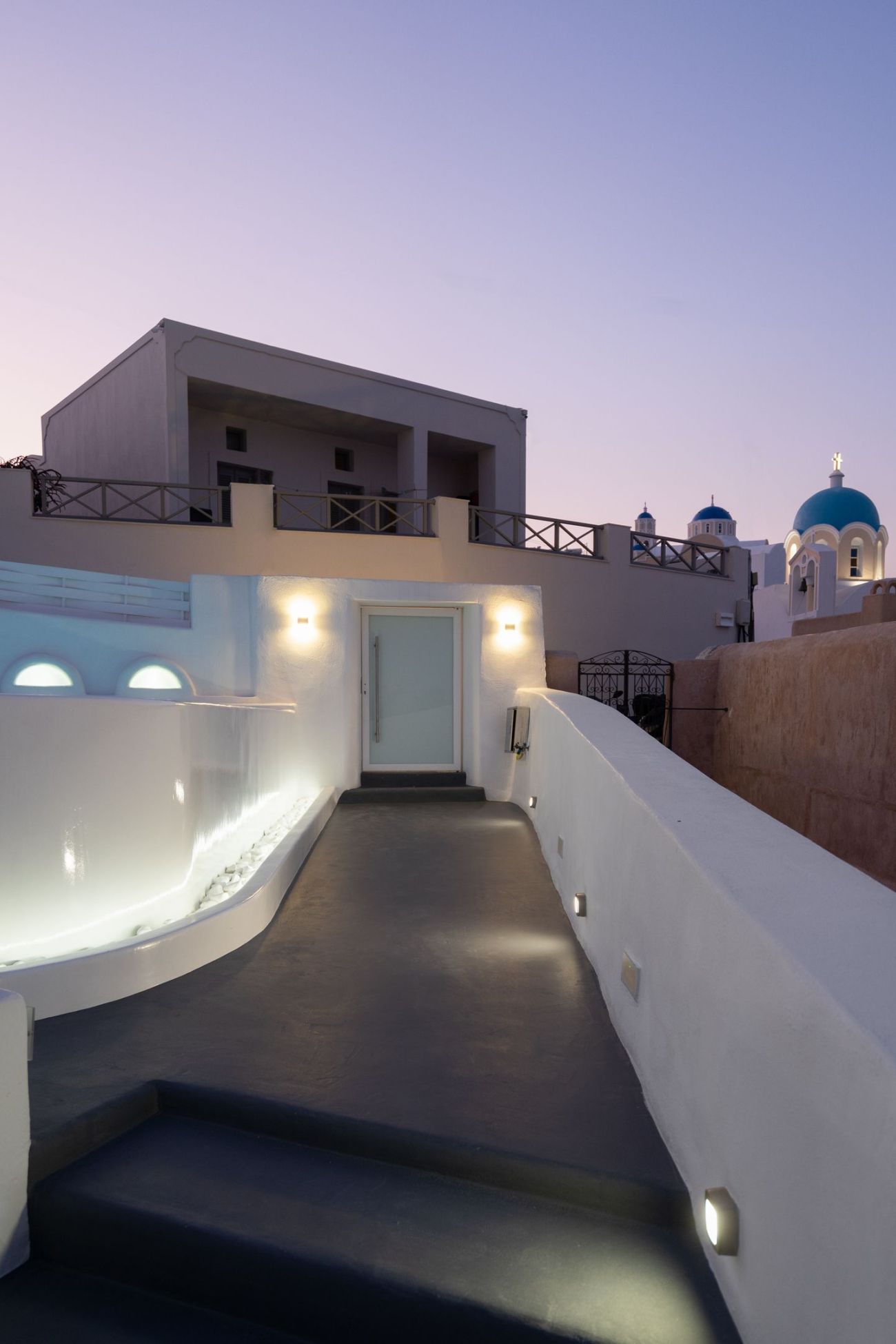 White Concept Caves 4*
