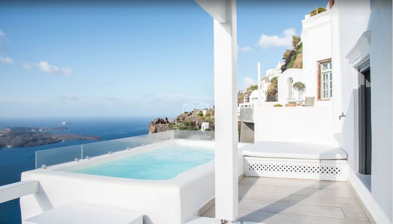 Aqua Luxury Suites Santorini 5*