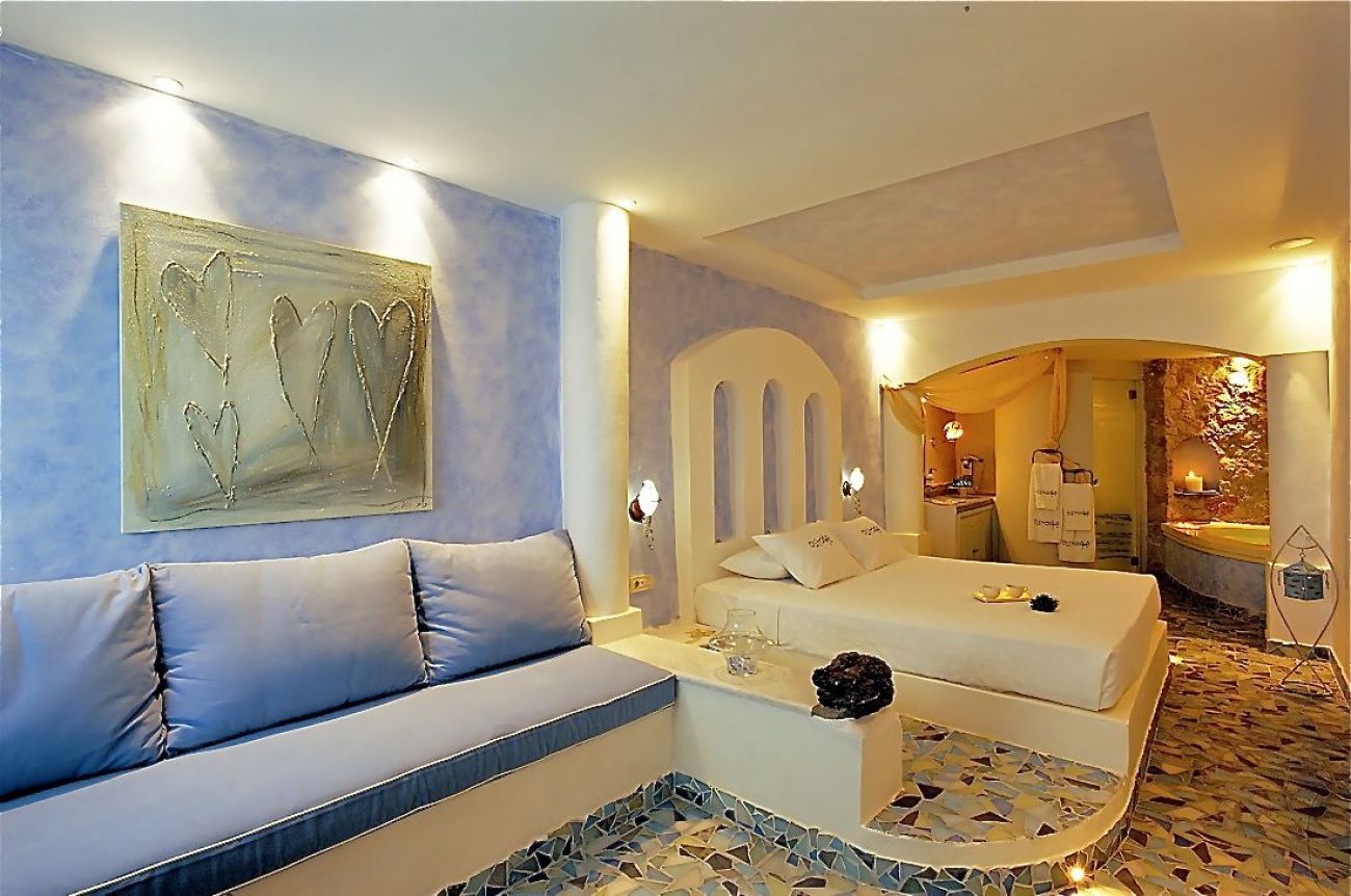 Astarte Suites Santorini 5*