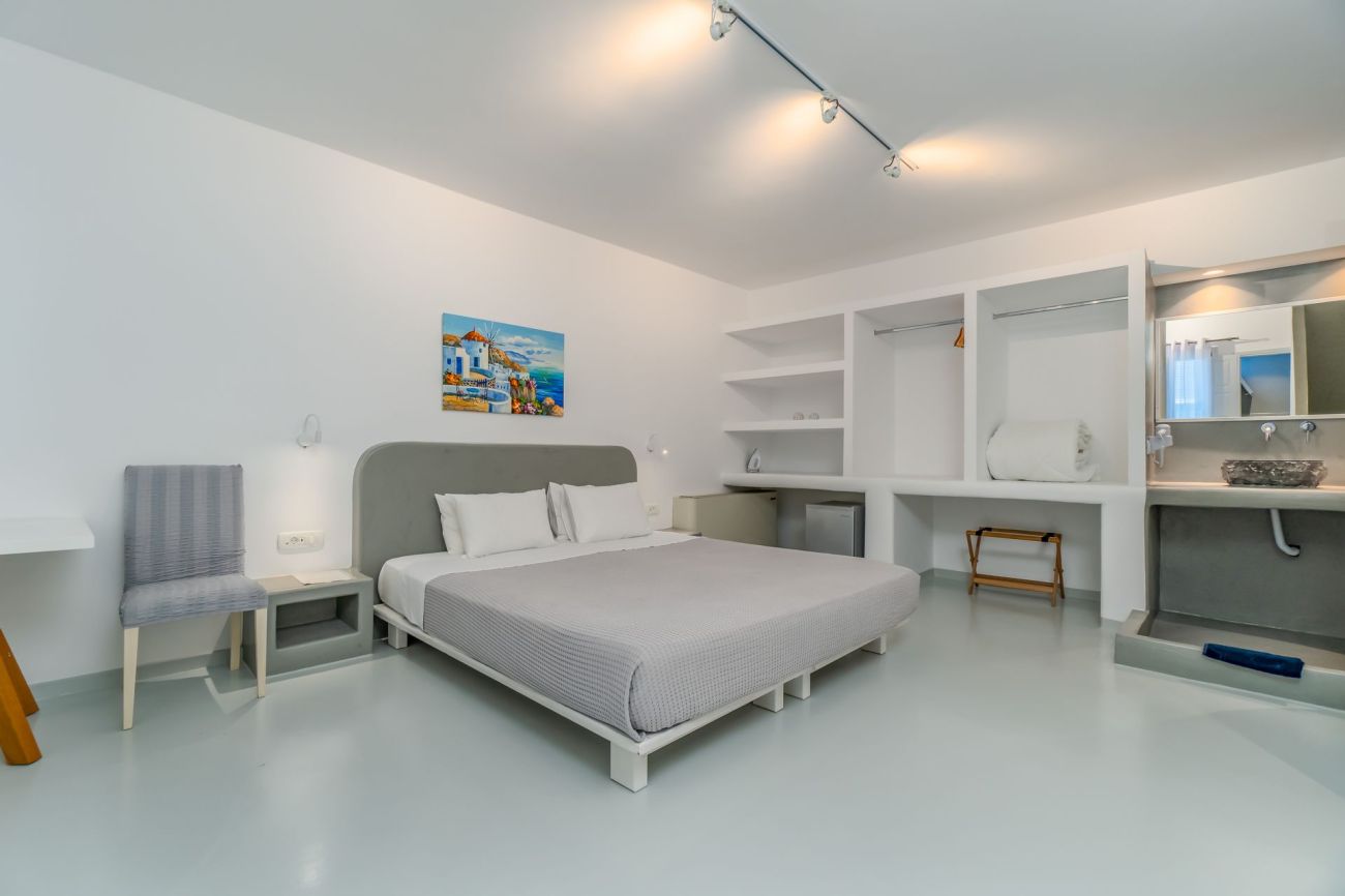 Central Fira Suites