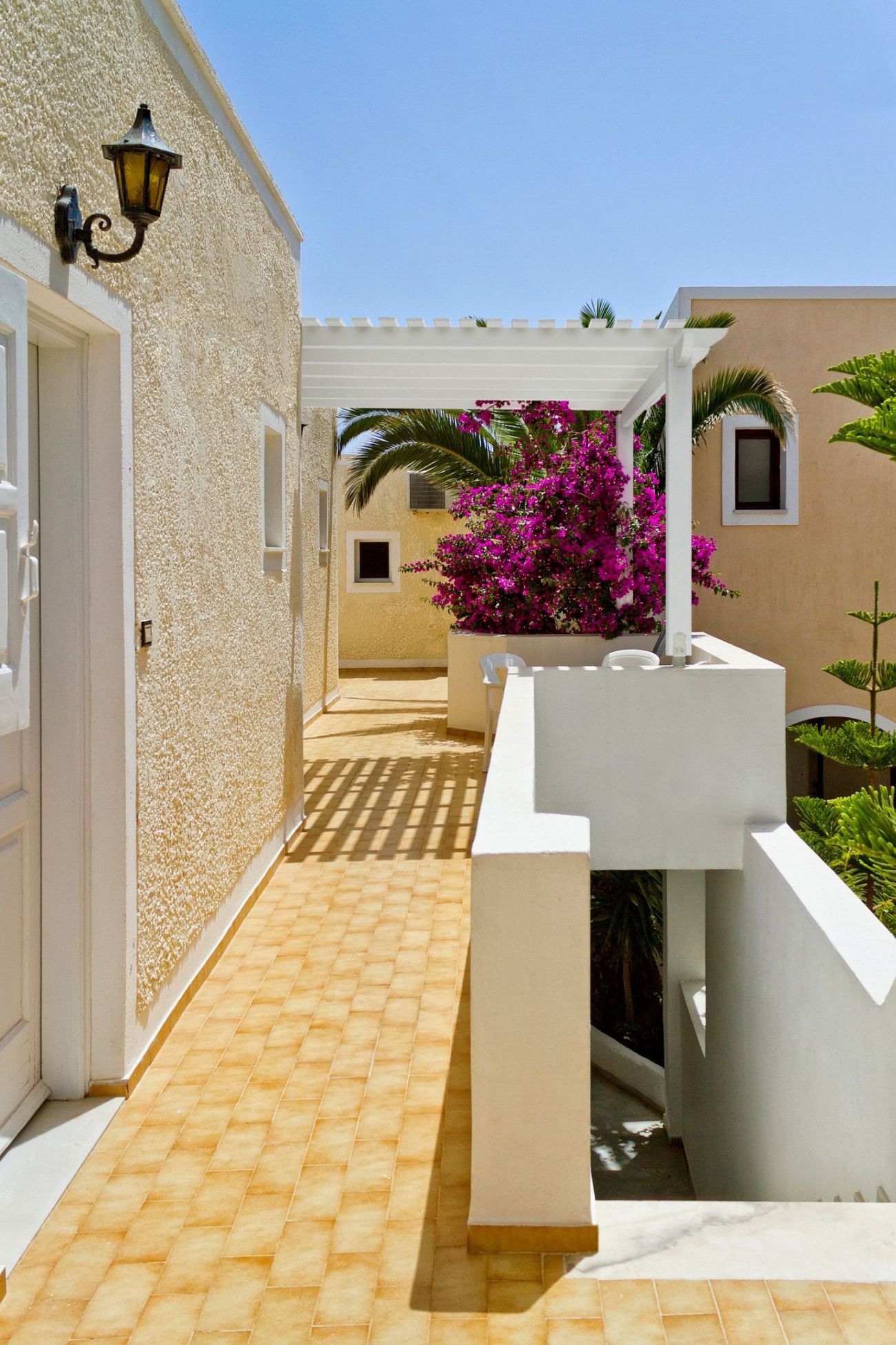 Dolphins Apartments Santorini 3*