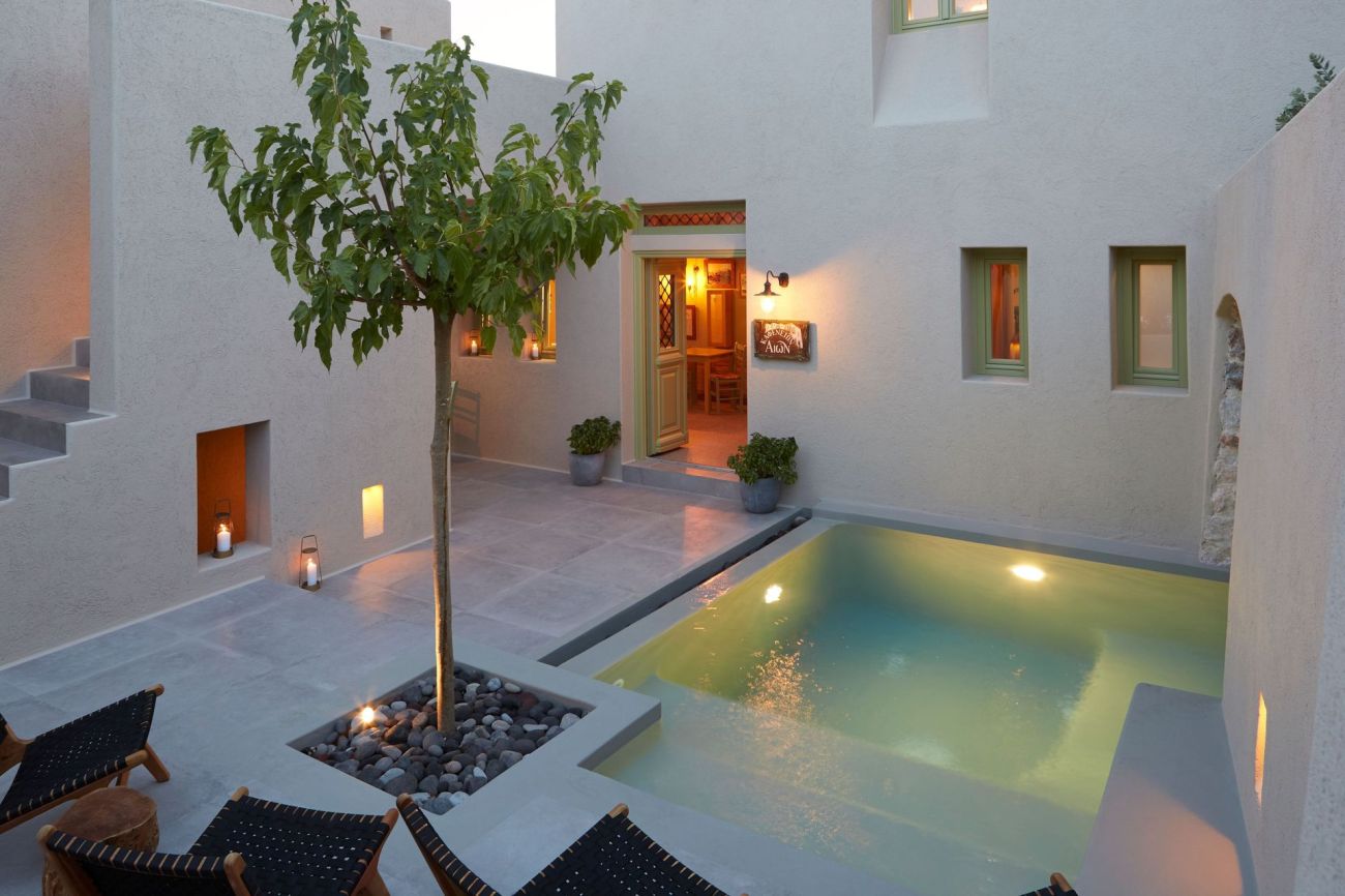 Aeon Suites Santorini 4*