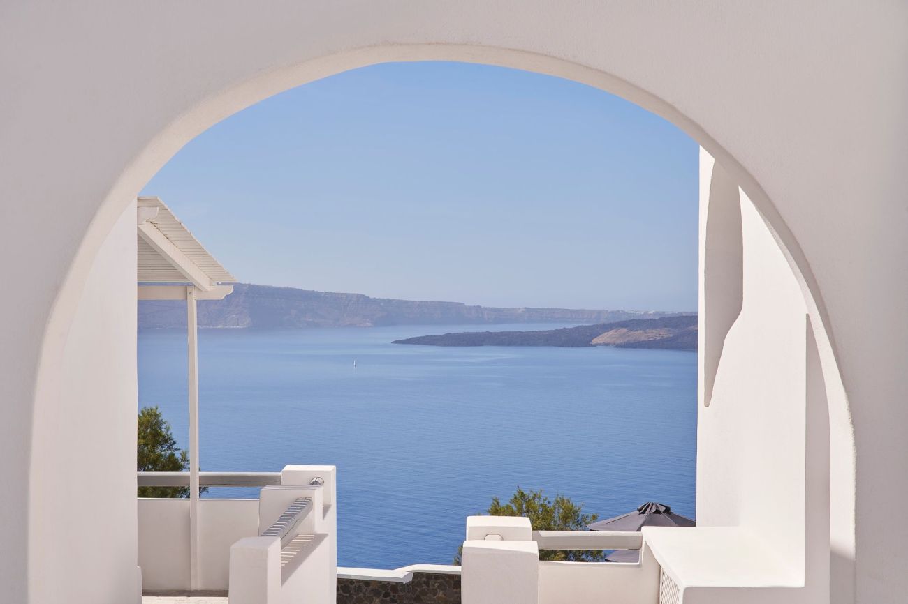 Mr. & Mrs. White Santorini 4*