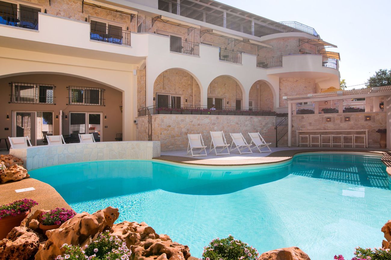 Neikos Mediterranean Luxury Suites 4*