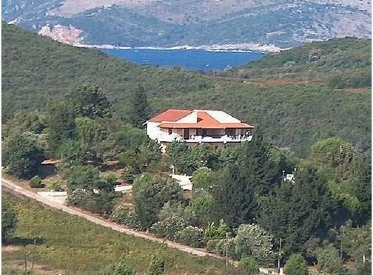 Balaris Apartments