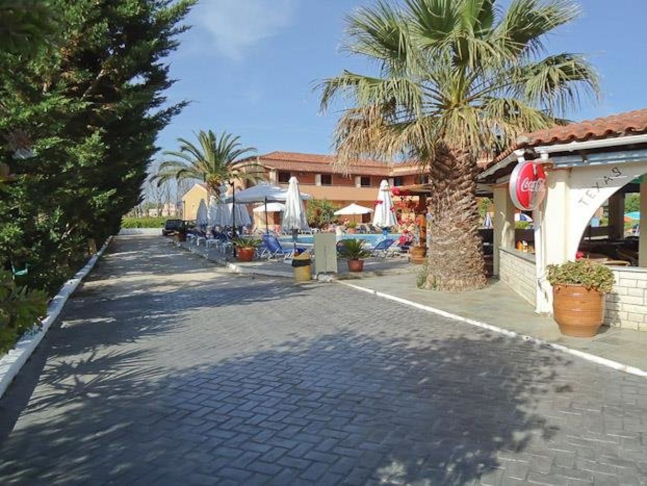 Eleni Apartments