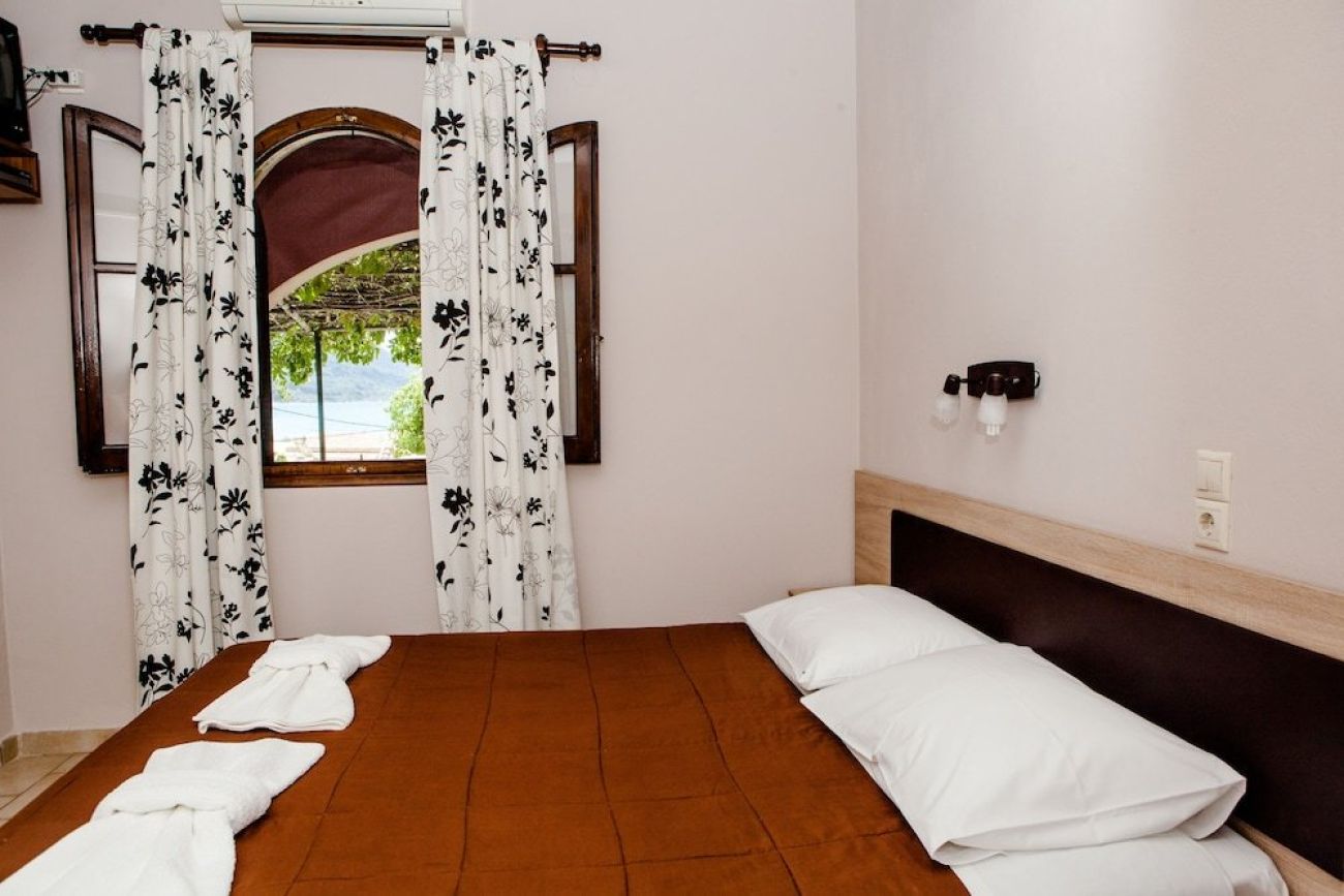 Eleana Apartments and Studios