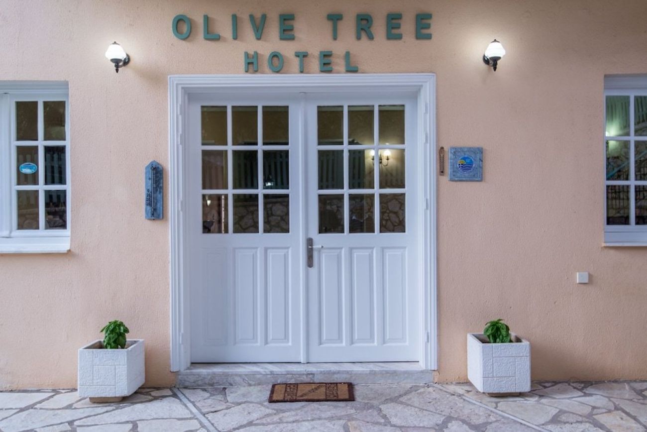 Olive Tree Hotel 2*