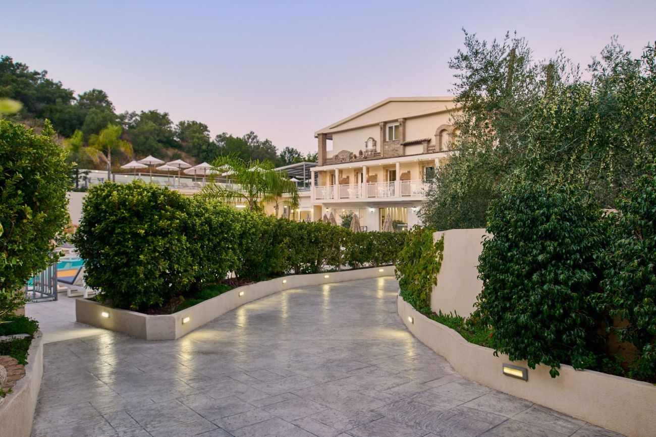 Mavrikos 3*