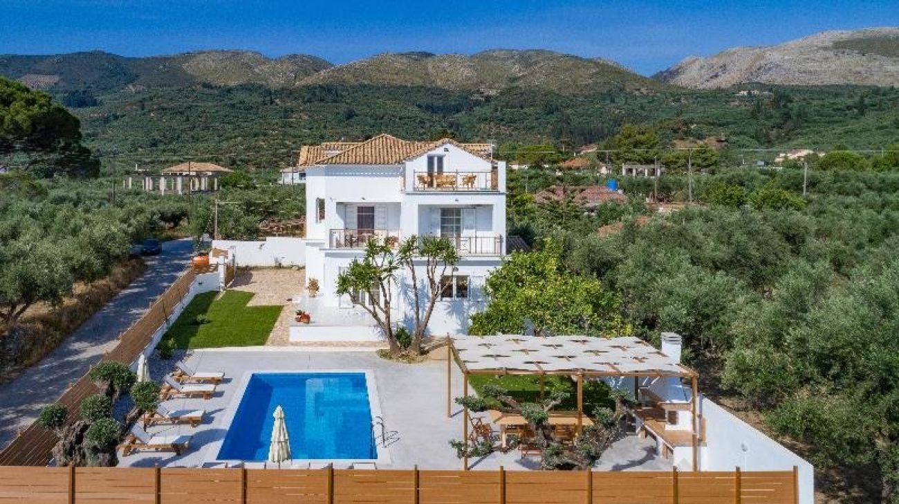 Villa Status 4*