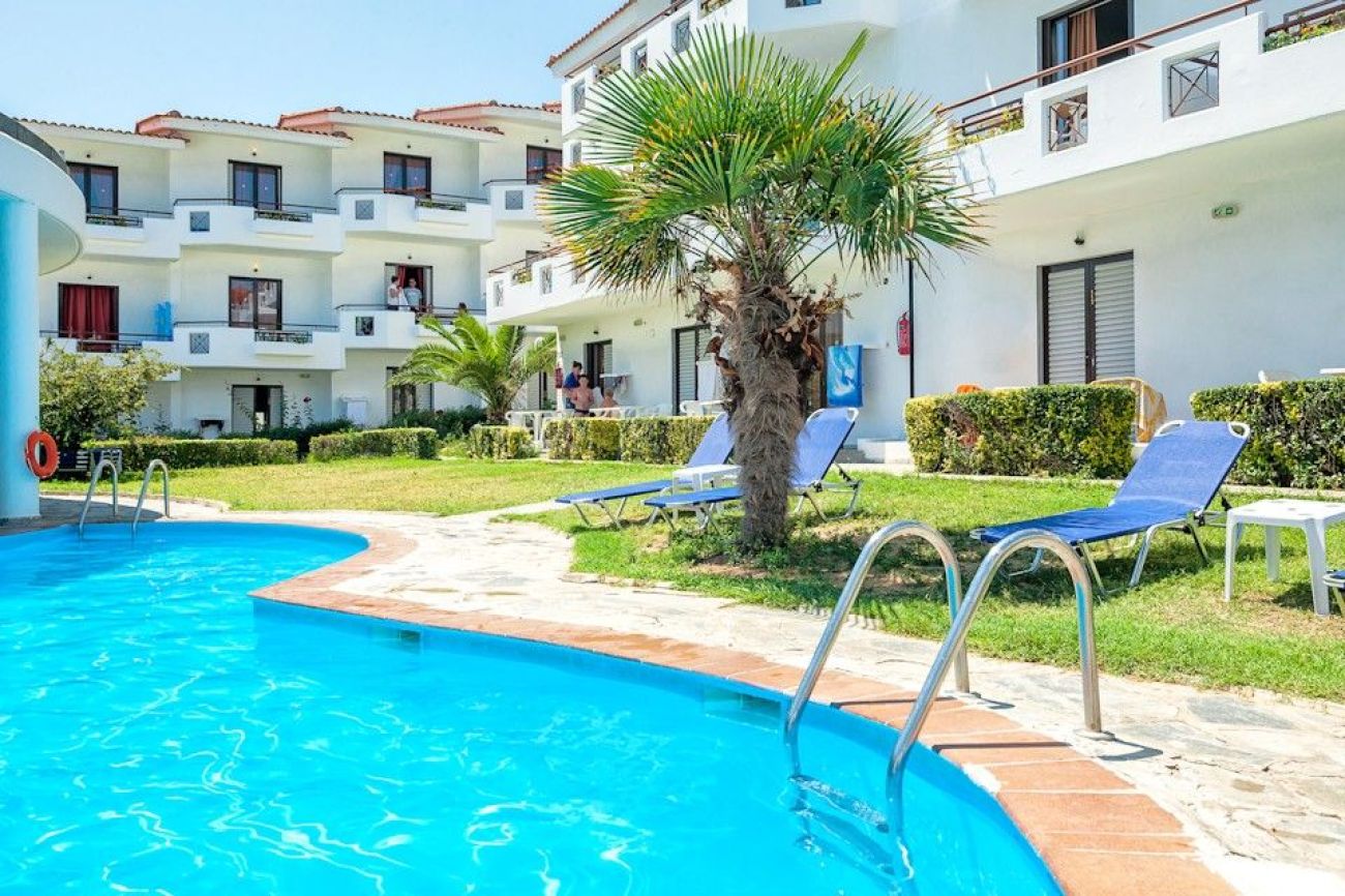 Dolphin Beach Hotel 3*