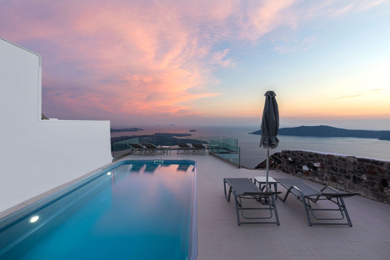 Pearl on the Cliff Hotel & Suites 4*