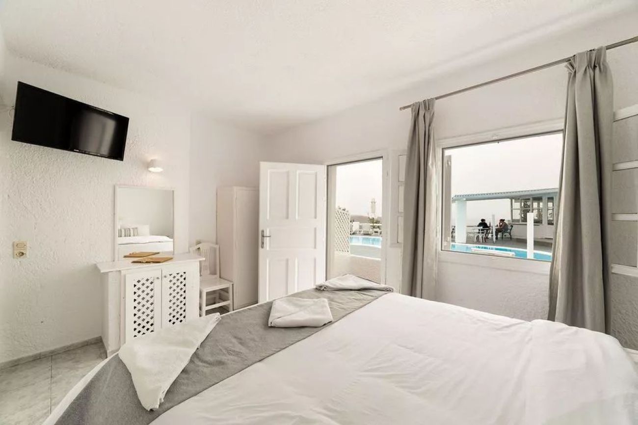 Artemis Suites Santorini 3*