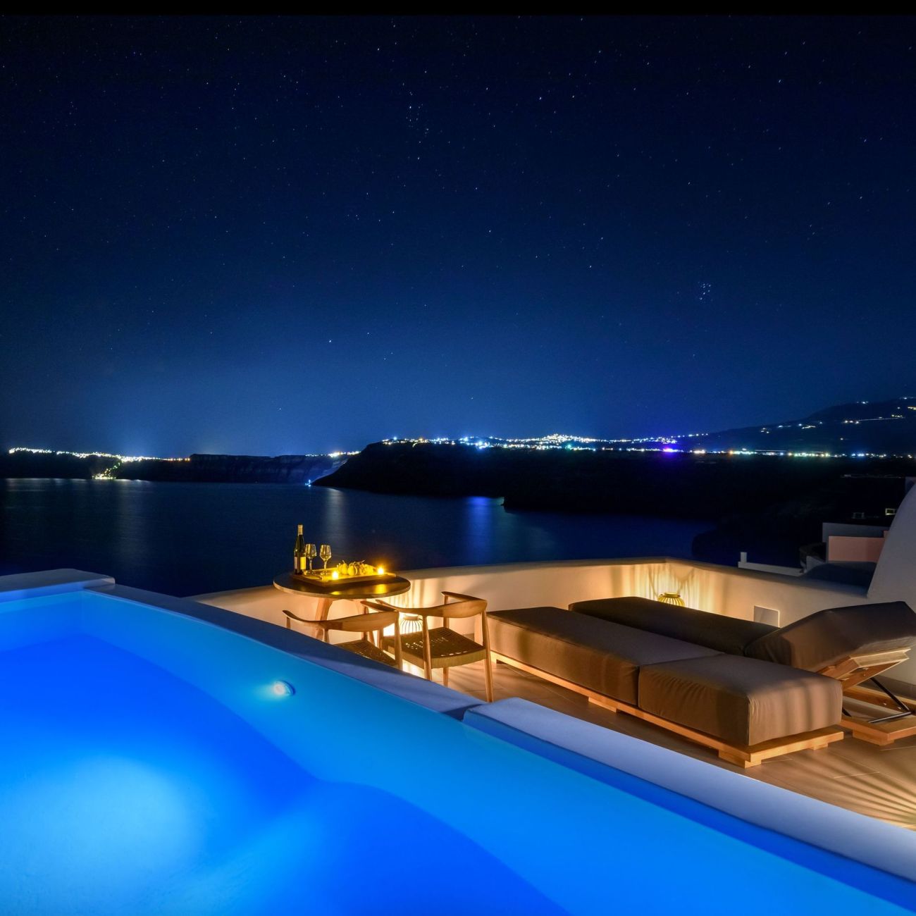 Neptune Luxury Spa Suites Santorini