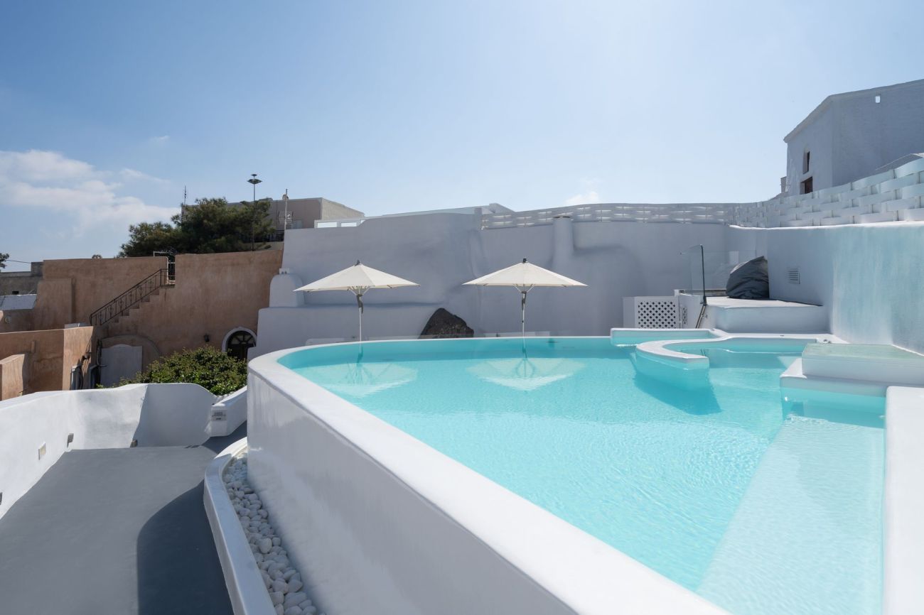 White Concept Caves 4*