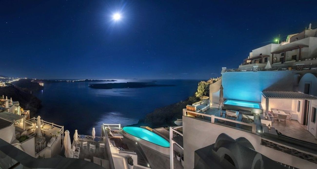 Aqua Luxury Suites Santorini 5*