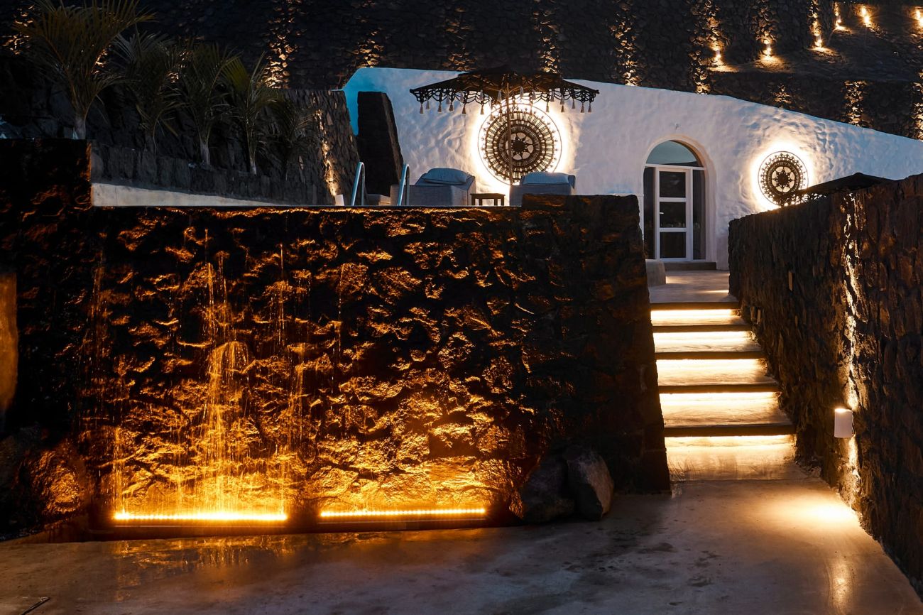 Theano Apartments Santorini