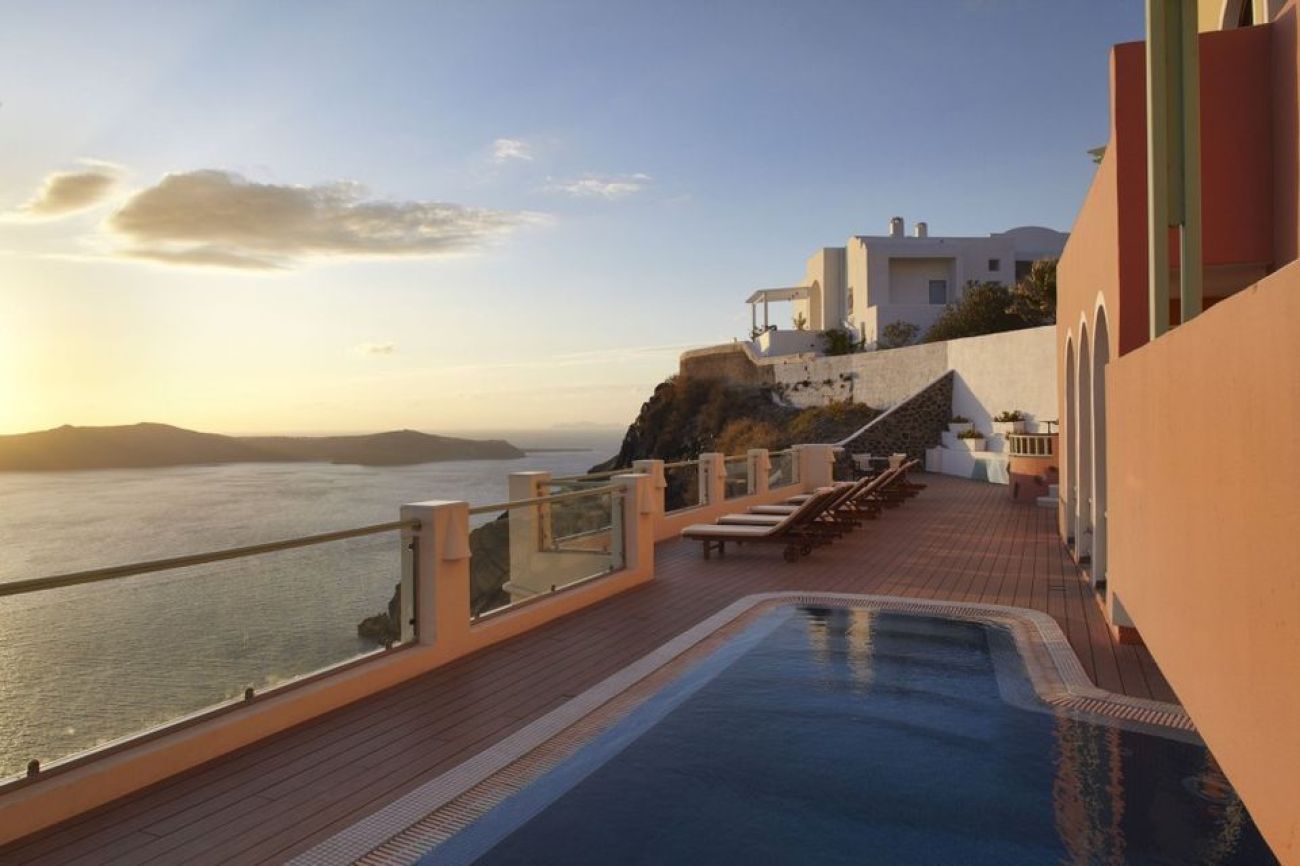 Ira Hotel & Spa Santorini 4*