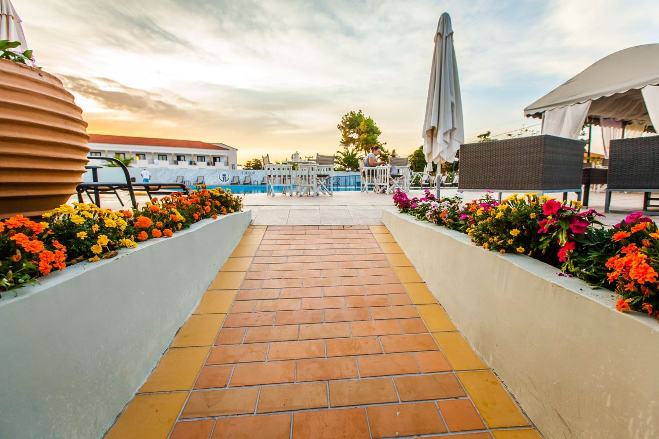 Tresor Sousouras 4*