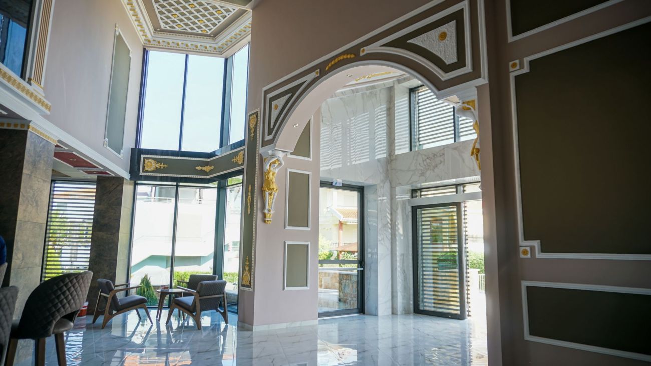 Agnes Deluxe Hotel 3*