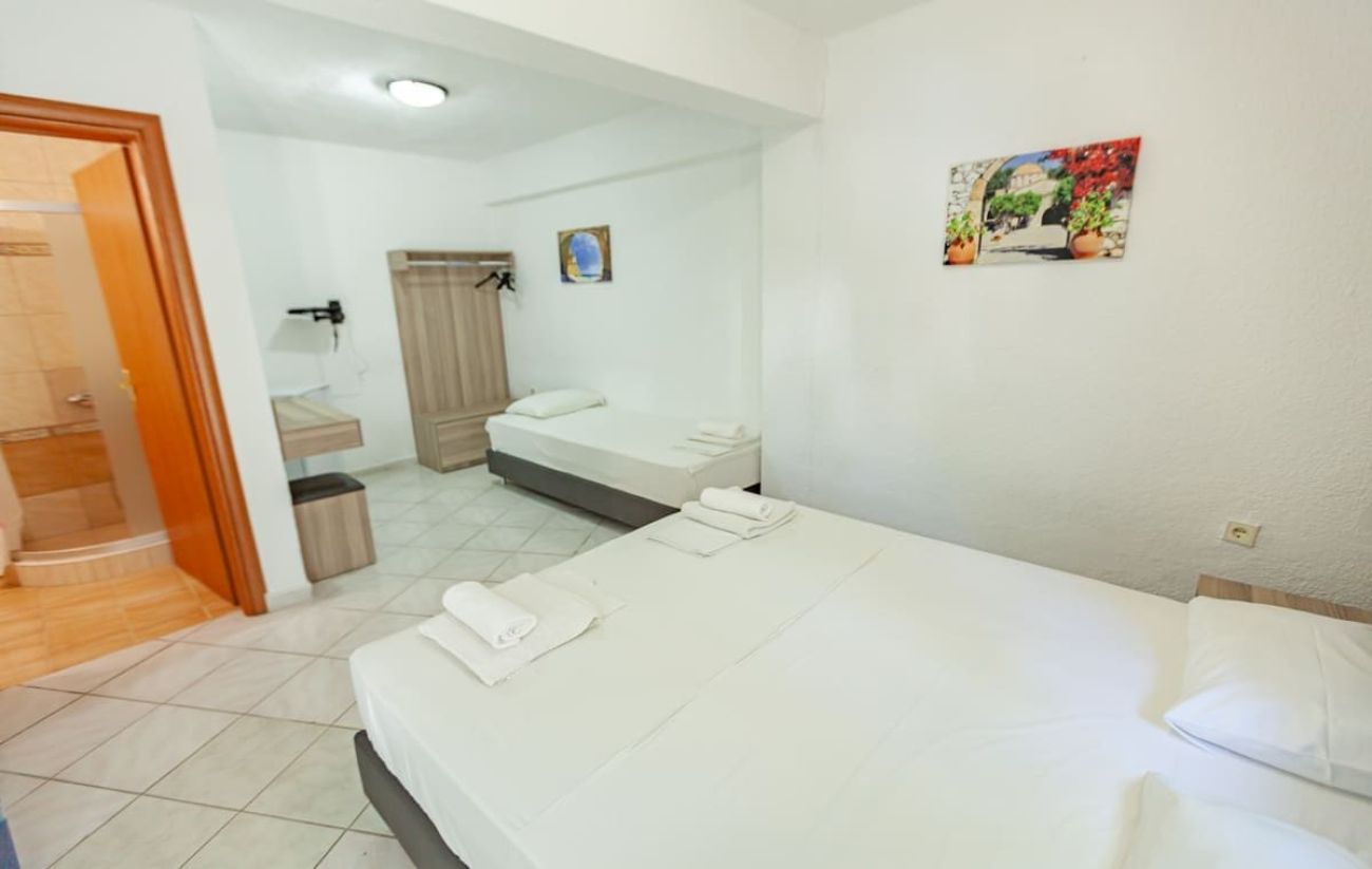 Tropical Hotel - Fourka 3*