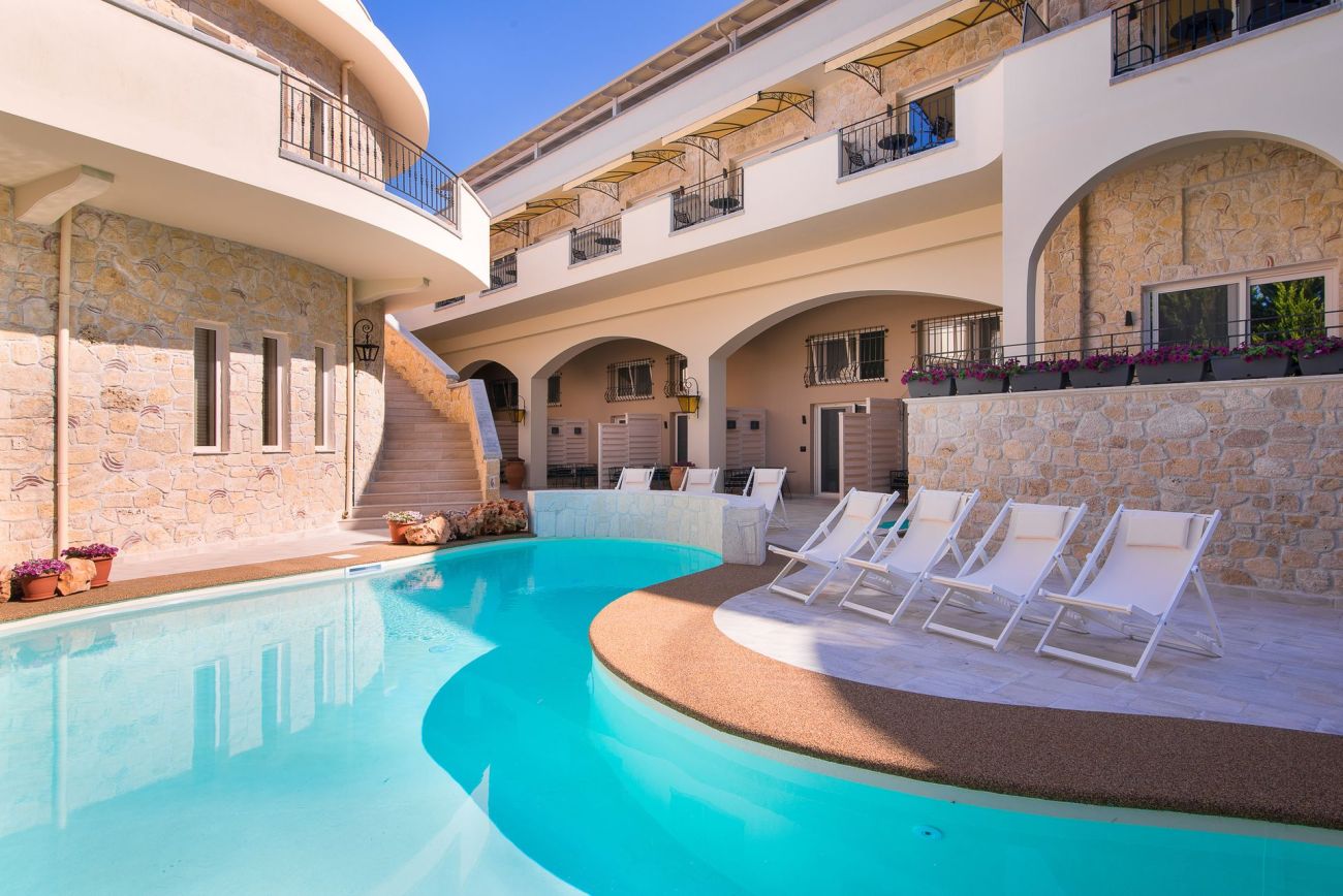Neikos Mediterranean Luxury Suites 4*