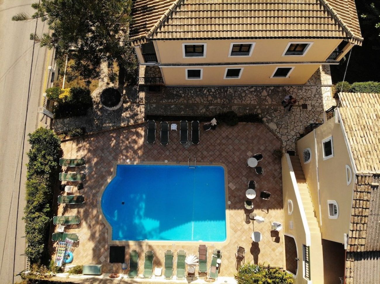 Balaris Apartments