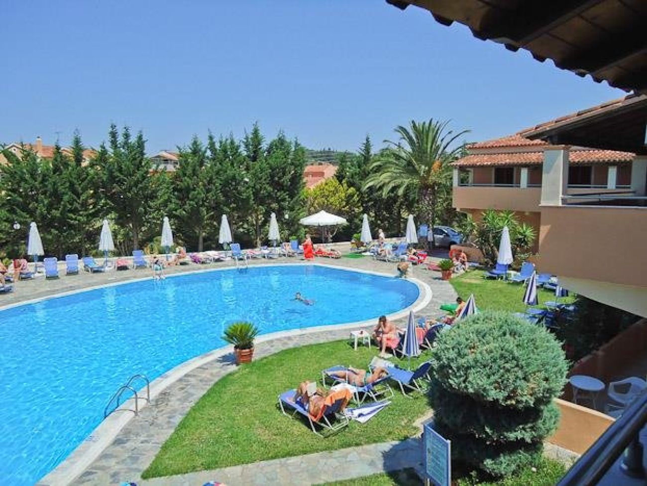 Eleni Apartments