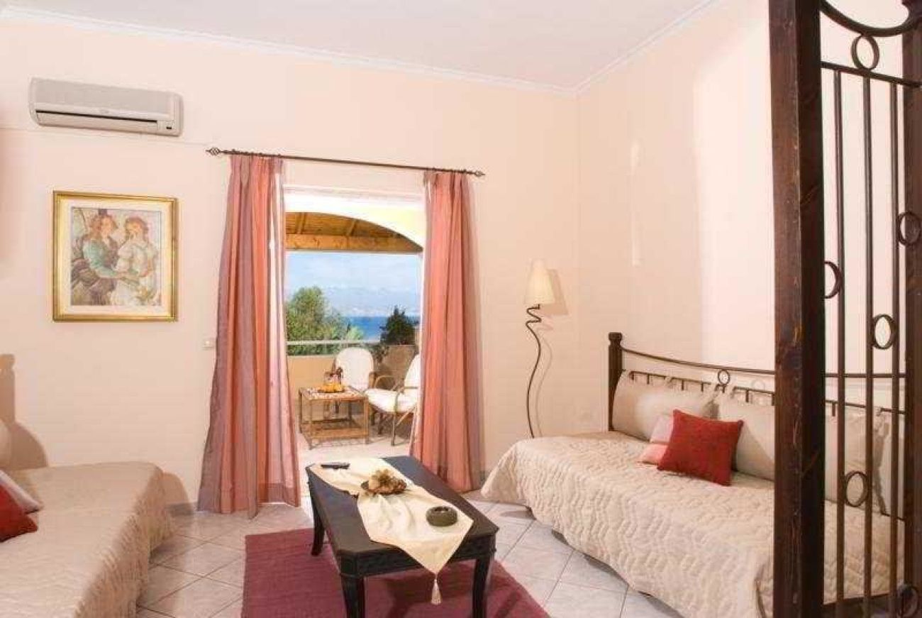 Chrismos Luxury Suites & Studios