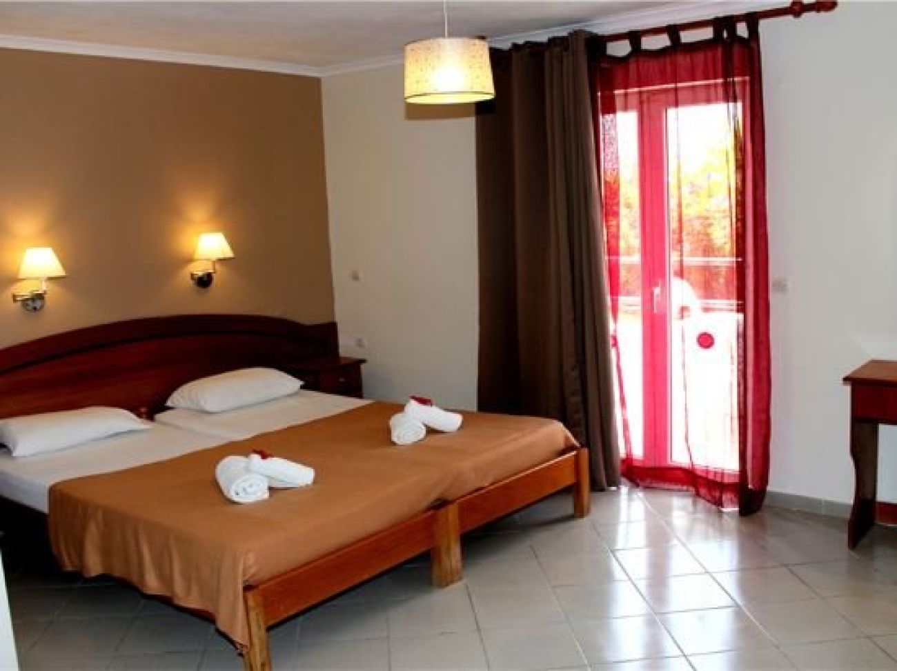 Cavos Beach House 2*