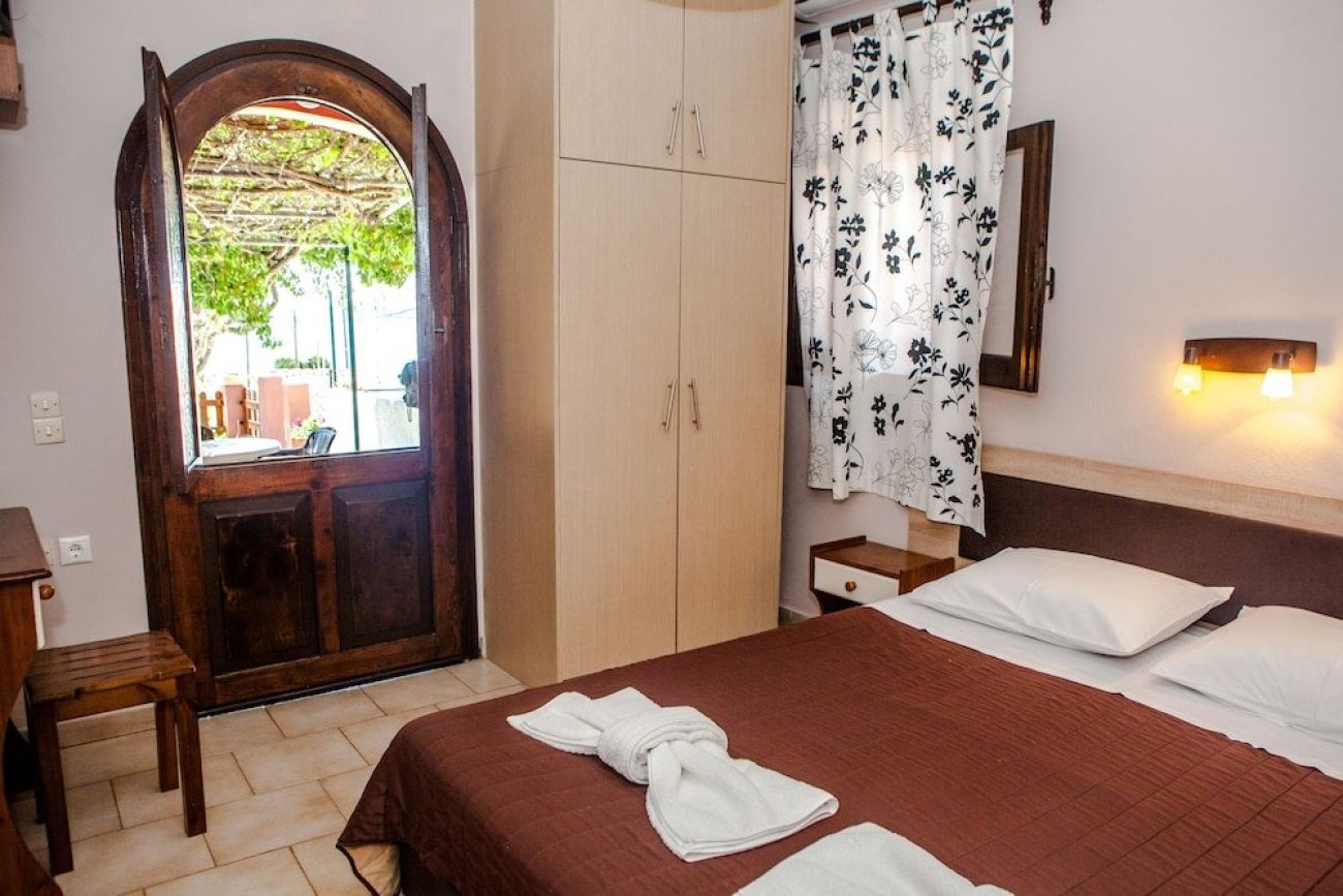 Eleana Apartments and Studios