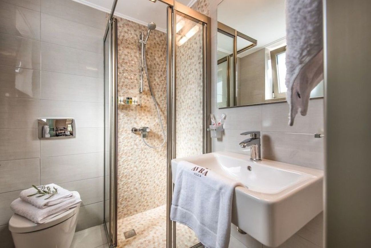 Avra Villa 5*