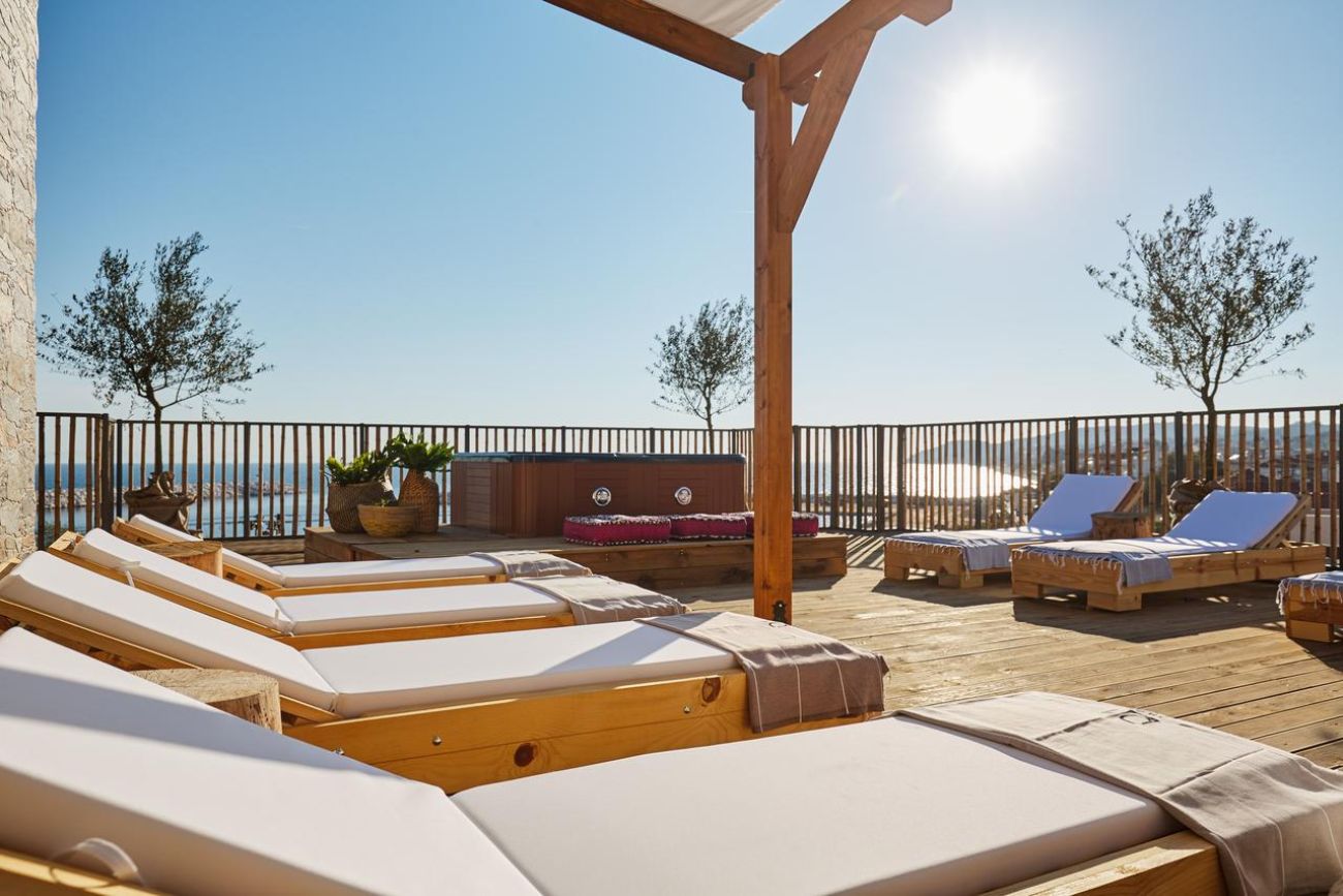 Menel The Tree House Hotel 2*