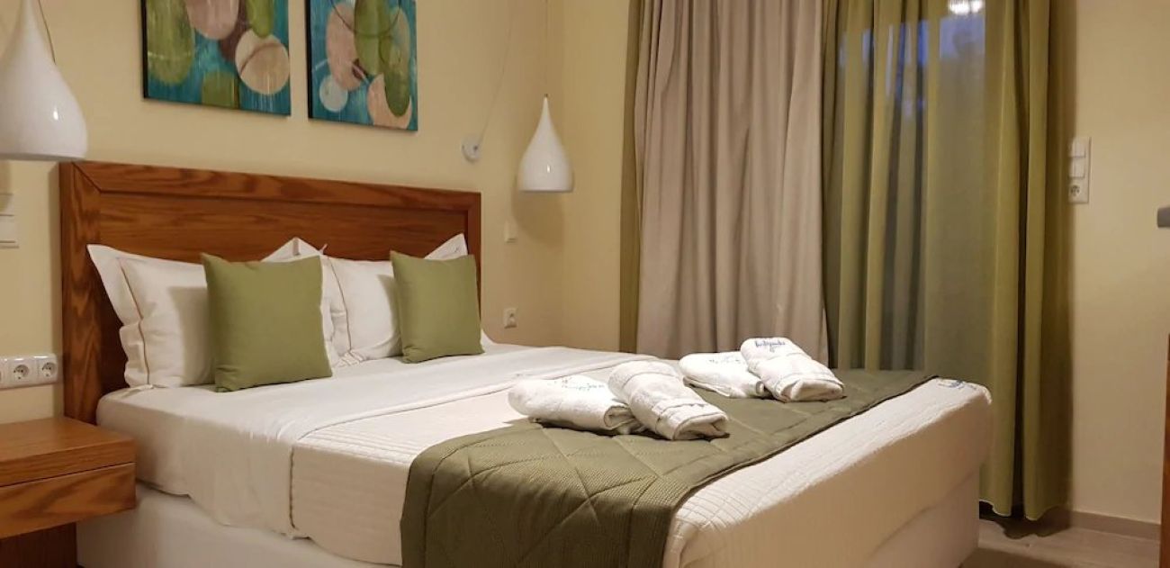 Hatzoudis Luxury Suites 4*